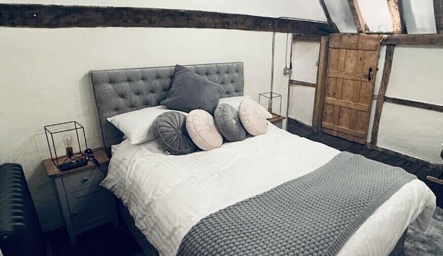 Entire Cottage in Crawley, Near Gatwick Airport