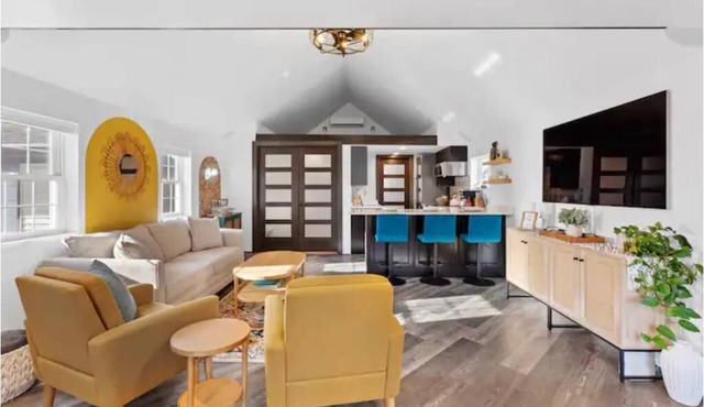 Entire Cozy Cottage! Pet Friendly, No Cleaning Fee