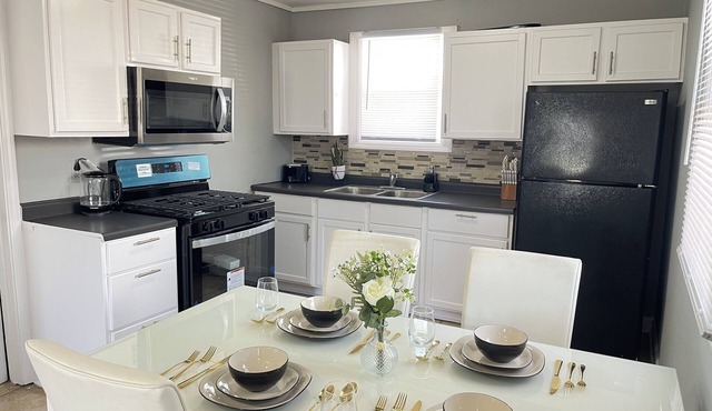 Entire Cozy Home + Free Parking + Fast Wi-Fi & Located in Central Area