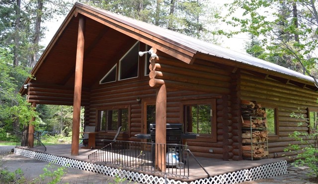Entire Cozy Log Cabin Near Glacier Park