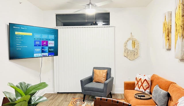 Entire Cozy Modern Get-Away (Arboretum/Domain)