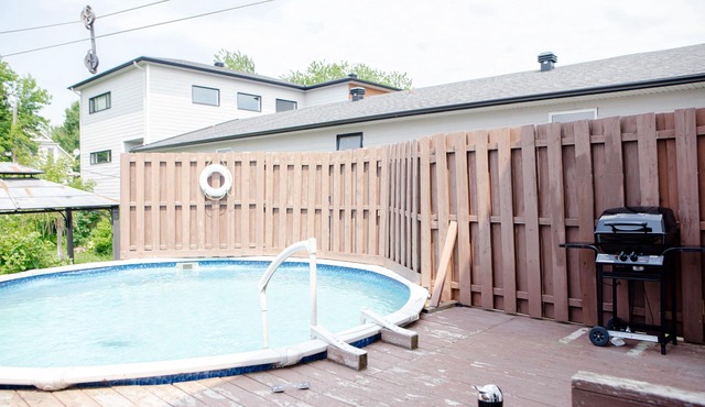 *Entire COZY PLACE* 5 Minutes Drive Downtown Ottawa