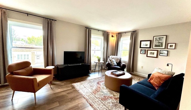 Entire cozy Rollingstone apt in Mississippi Valley, just 10 min from Winona!