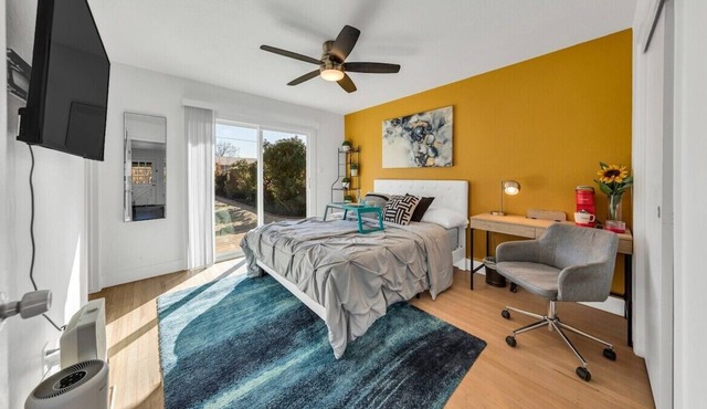 Entire Davis House · ★Breakfast at Tiffany’s★ in Davis w/ Putting Green