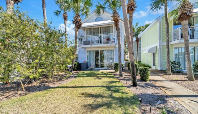 Entire Destin Crystal Beach Cottage + Steps to Beach & Pool + Prime Location