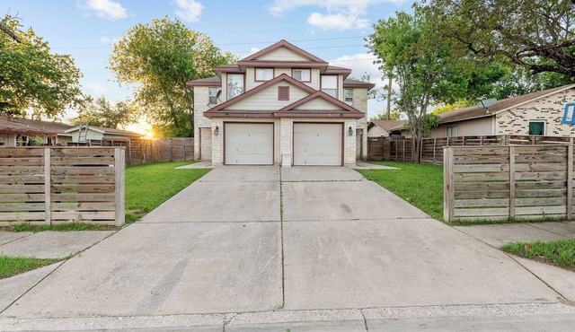 Entire Duplex - 10 Min From Downtown - Sleeps 20