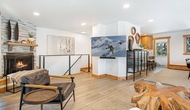 Entire duplex, 2 hot tubs!