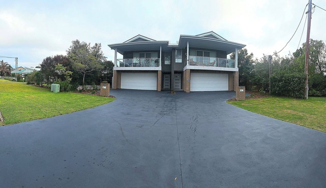Entire Duplex perfect for 2 families, 400 mtres to clear waters of Jervis Bay