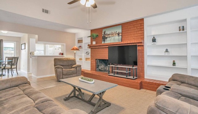 Entire Duplex with 6 Bedrooms for Large Groups