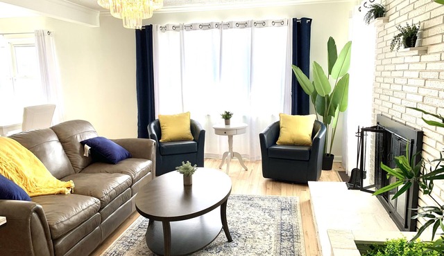 Entire, elegant, home in walkable upscale Bexley neighborhood