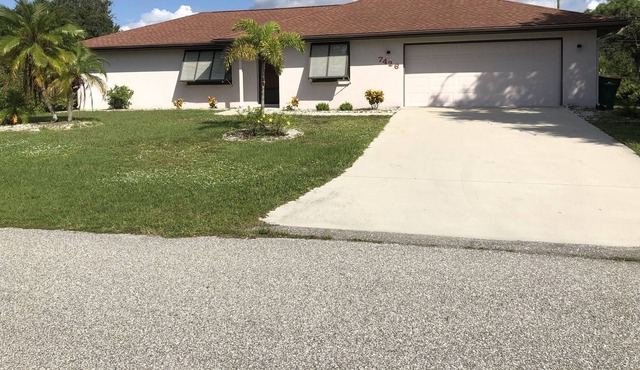 Entire Englewood House -Two Suites, beach 11min., close to shop, & pet friendly