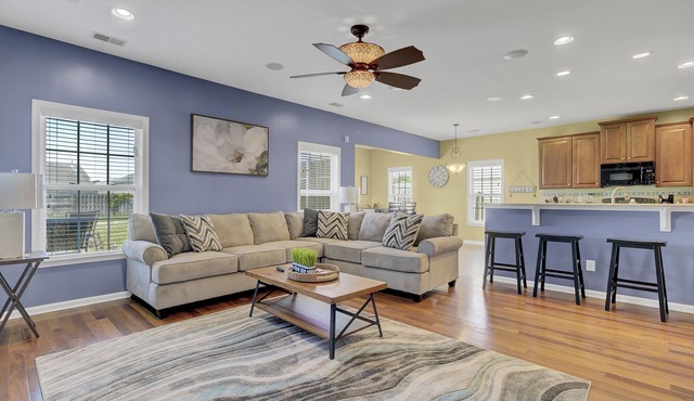 ENTIRE ENJOYABLE HOUSE WITH PLAY BOARDS IN SUMMERVILLE 5BEDROOM