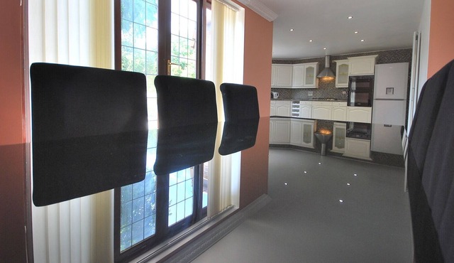 Entire, Exclusive 4 Bedroom 3.5 Bathroom Detached Villa in Greater Manchester