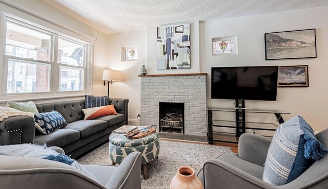 Entire Family Home by the Beach > 3 Beds & Parking
