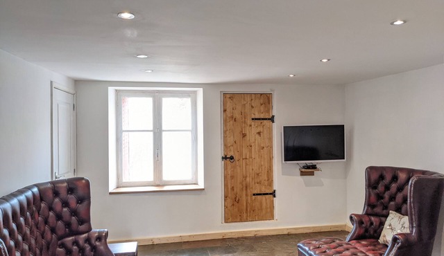 Entire rural charming renovated townhouse in a picturesque village