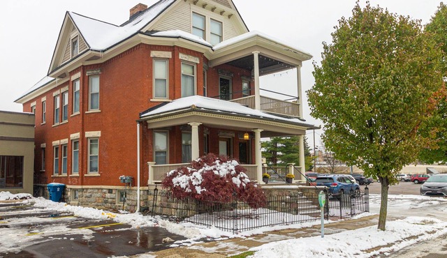 Entire Gorgeous Victorian Downtown KZOO Sleeps 12