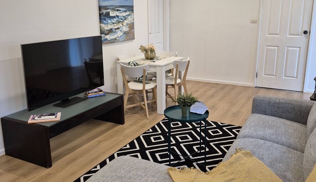 Entire Ground floor Apartment | Private Entry, AC & WiFi Suite