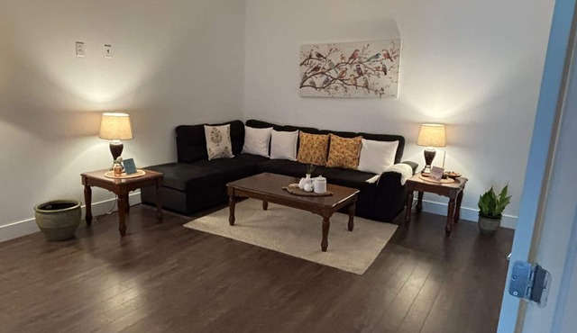 Entire Ground floor - Bed Room & Rec room in Quite & pleasant Neighborhood