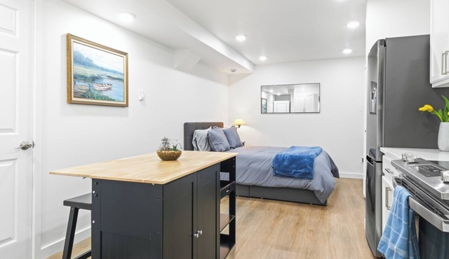 Entire Guest House - Lake Oswego