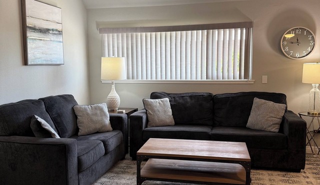 Entire guest suite in Newbury Park, California Sleeps 6