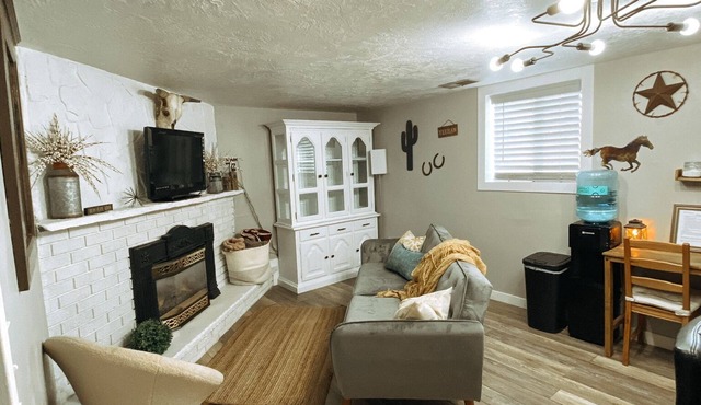 Entire Guest Suite Near The Mountains