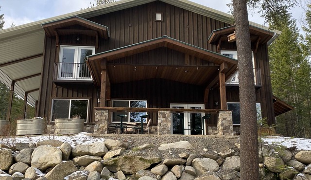 Entire guesthouse, quiet wooded area of Cocolalla