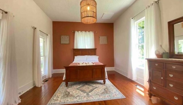 Entire Historic Home - Carolina Getaway