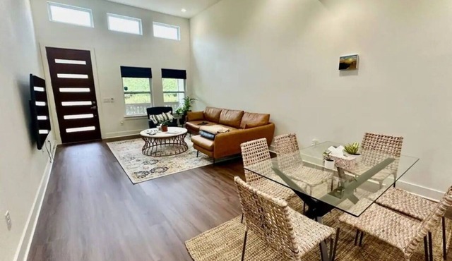 ENTIRE HOME | 3BR | King Master 1st Floor | Near Downtown
