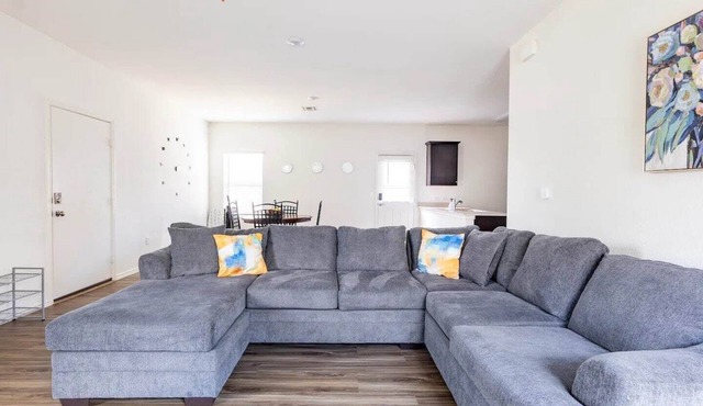 ENTIRE HOME | 3BR WFH Hub | Fast 300 Mbps Wi-Fi | Near SoCo