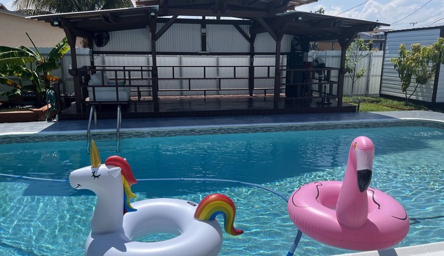 Entire home 4bdrm 2 bath home W/Pool Miami/Hialeah area