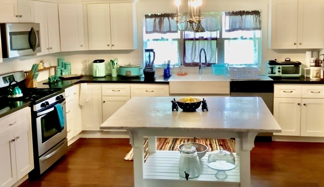 ENTIRE HOME A Beautiful Home On Half Acre Minutes From The City