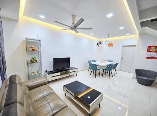 Entire Home at Indahpura, Kulai