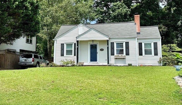 Entire home, charming 3-2 near the Marietta square!