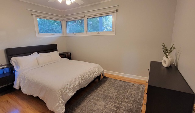 Entire home, close to highway, serene neighborhood