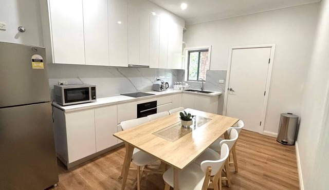 Entire Home Cozy at Bankstown.