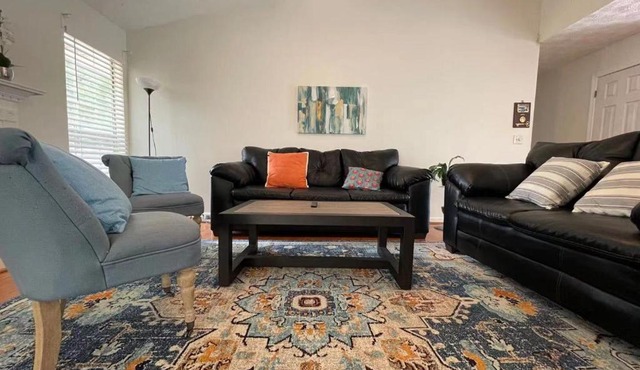 ENTIRE HOME Cozy Quiet 5B Single Family House 1King bed and Yard! 1050