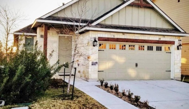 Entire Home | EV CHARGING| Midtown Reserve CSTX |