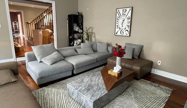 Entire Home Family Friendly Getaway in Richmond Hill Spacious Modern Retreat