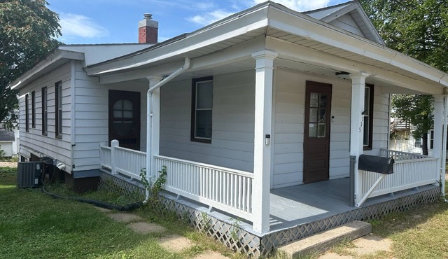 Entire Home for Families or Groups – Near Downtown