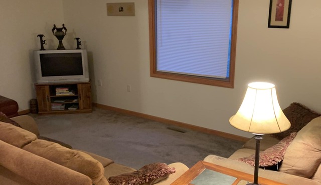 Entire Home for Your Stay: 3bdrm, 2 Full Baths, Wifi, Full Kitchen, Washer/Dryer