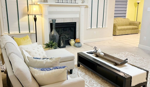 Entire Home Fully Furnished Super Clean, Close To Everything