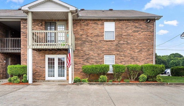 Entire Home * Gate 1 * Close to Post