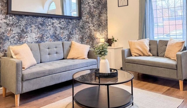 Entire Home | WiFi | Free Parking | Great Location