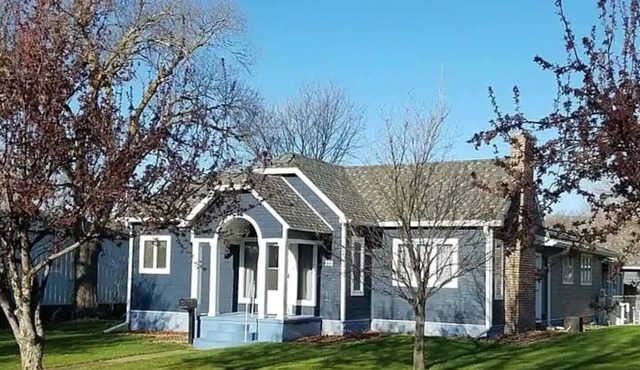 Entire home in a country town!