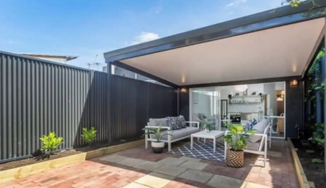 Entire home in Adelaide,1880s Heritage Listed Cottage Gem - 3 Bed Room