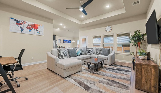 Entire Home in Denton, Texas. Centrally Located! Luxurious Home Away from Home!