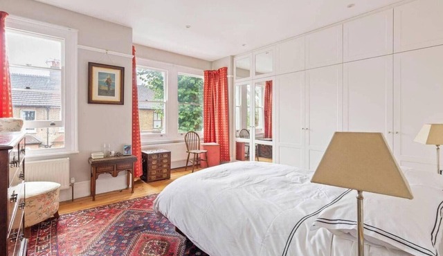 Entire home in upmarket Ealing North London