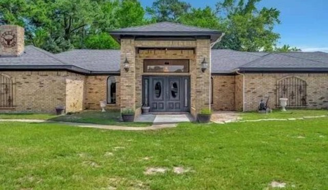 Entire Home in Grapeland, TX w/Pond access & Pedal Boat!