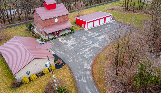 Entire home in Lexington. Very spacious and newly renovated building.