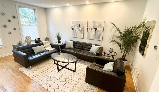 Entire Home in Lincoln Park - Amazing Game Room - Perfect Location